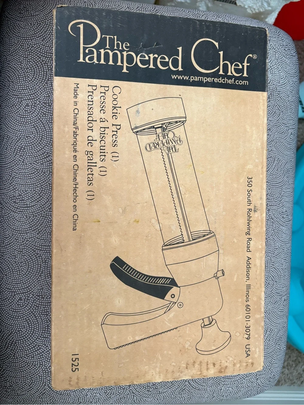 Pampered Chef White Cookie Press with 24 Decorative Discs